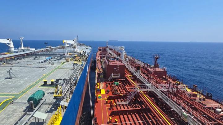Ship to ship fenders