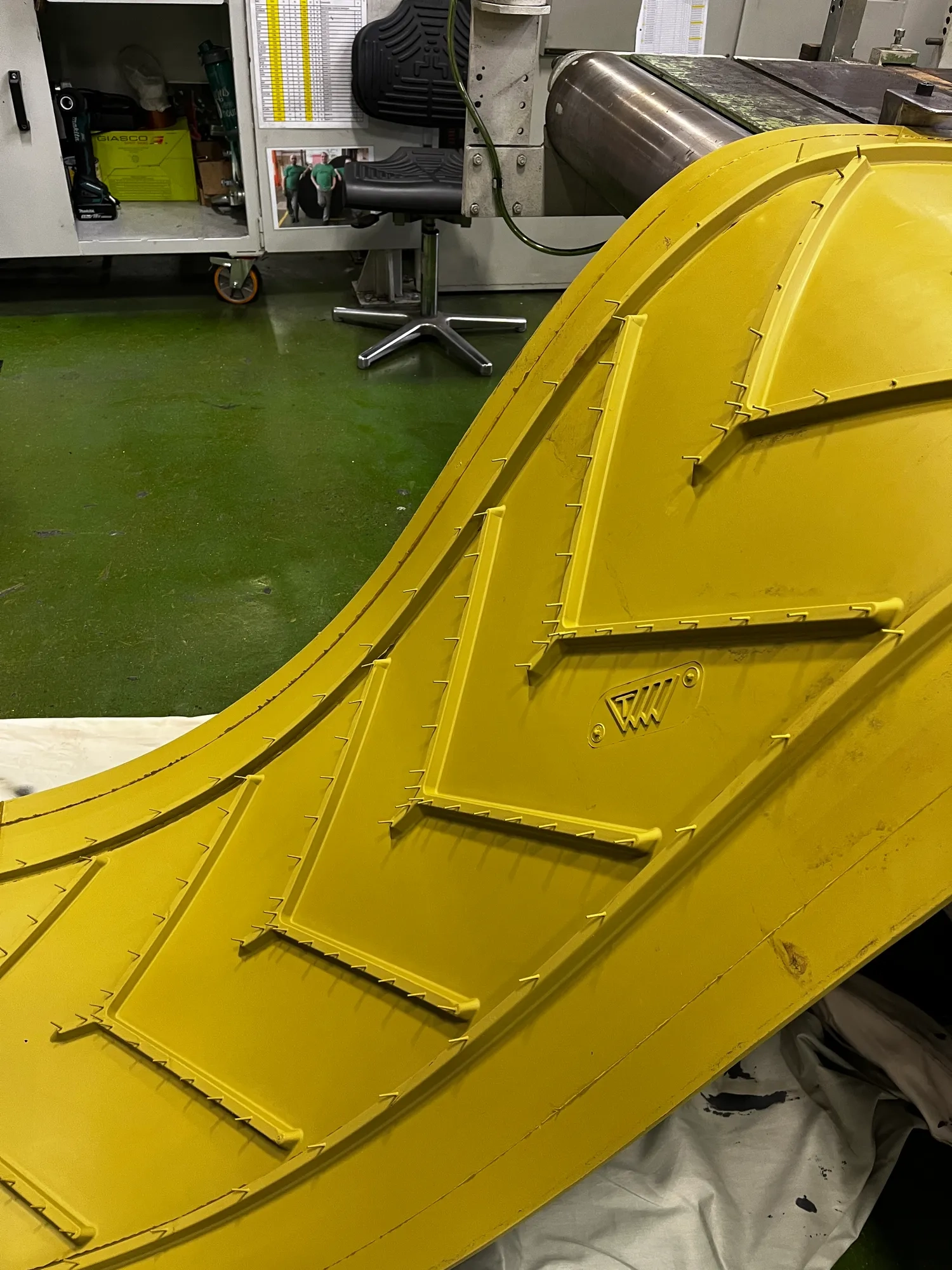 Chevron conveyor belt for olive transportation