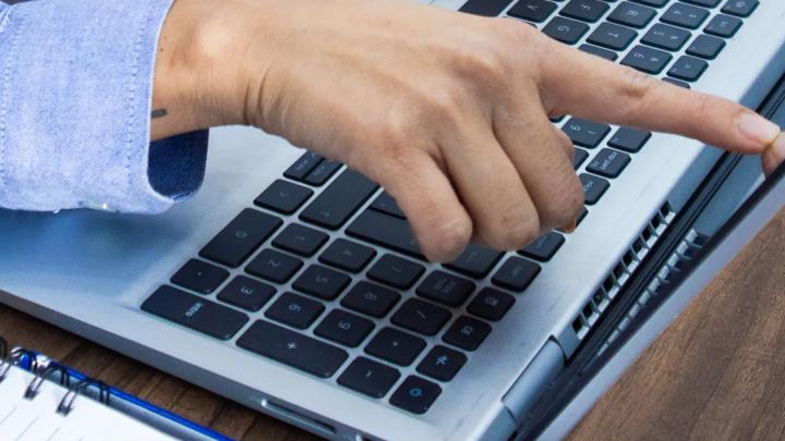 A Trelleborg employee showing information on her computer.