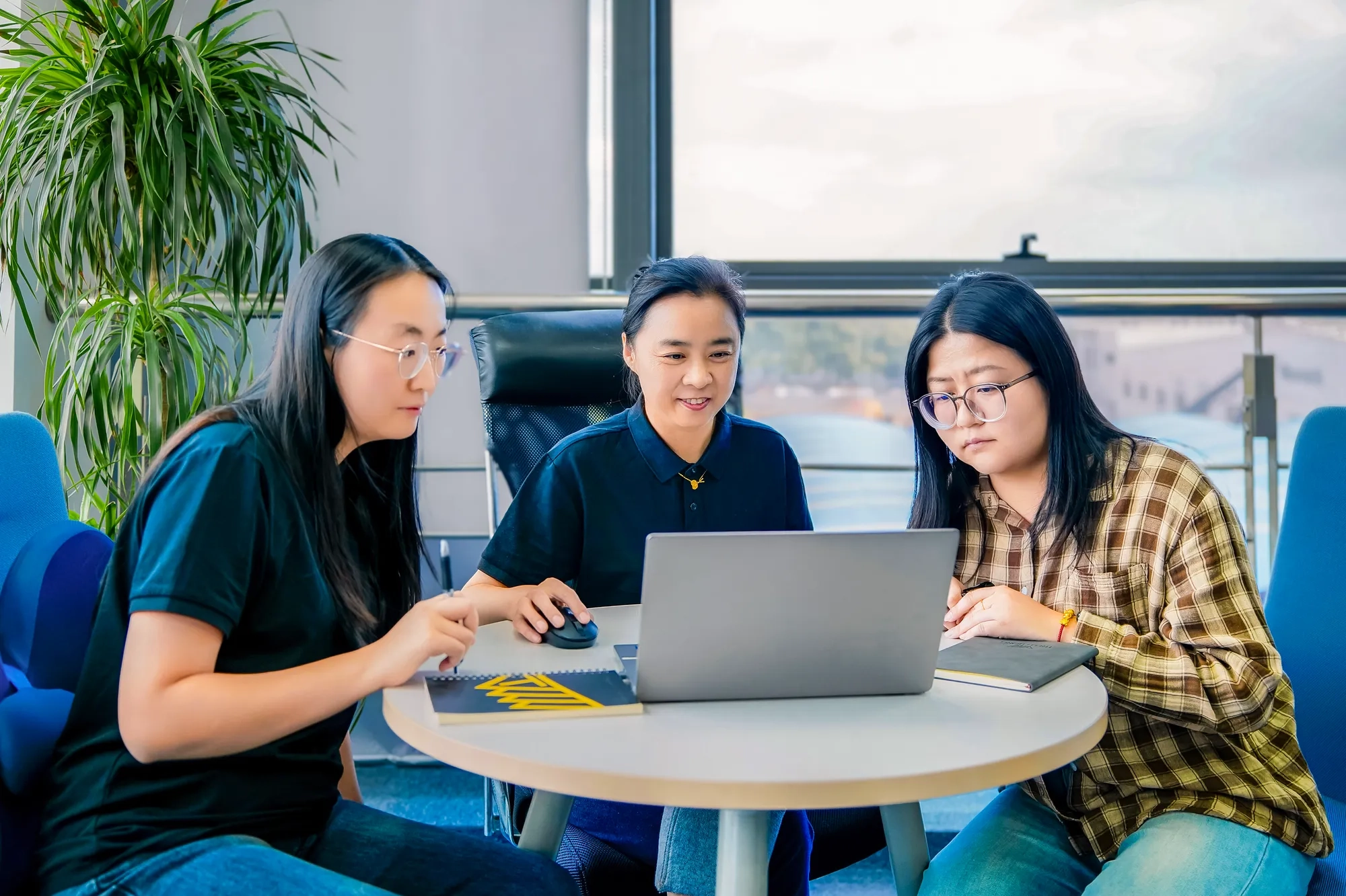 Three employees from the Trelleborg Boots facility in China connect with colleagues from other locations for a regular online meeting.