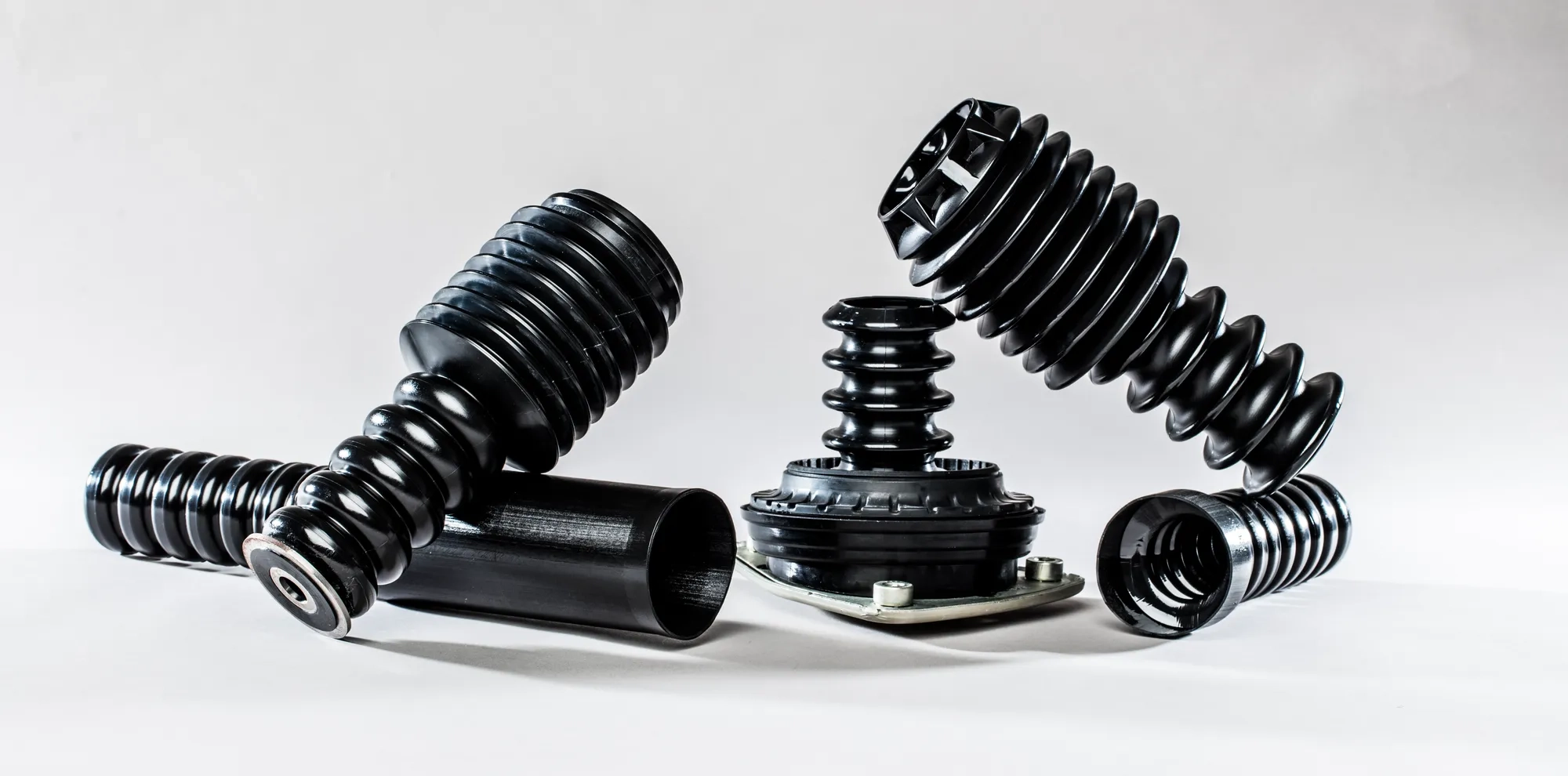 Our Jounce Bumpers: innovative designs made from copolymer copolyester-ether, available as a classic option or a combined bumper and dust cover with an optional clamping ring.